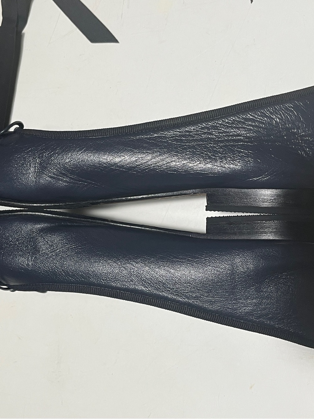 Chanel navy Black Leather Ballet Flats with CC Logo - Picture 4 of 11
